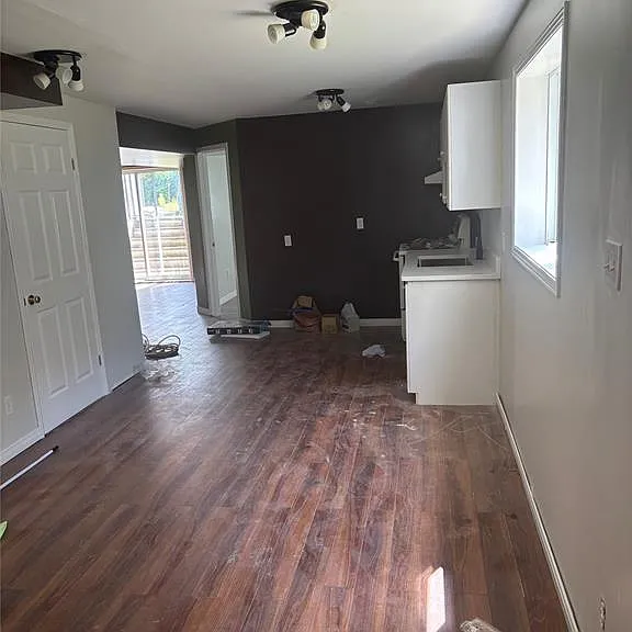 1686 Fieldcrest Ln — Photo 2