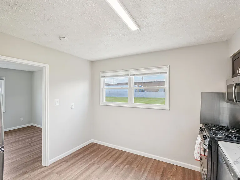 Columbus Crossing Townhomes — Photo 11