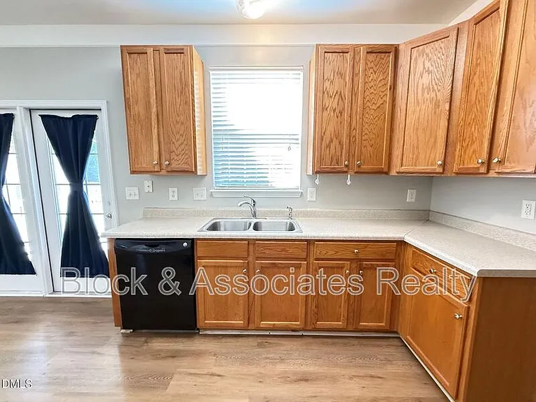 420 Cline Falls Dr — Photo 8