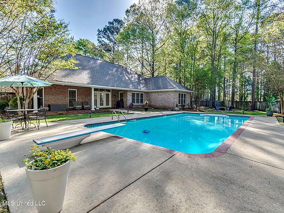 4th image of 302 Sarah Cv