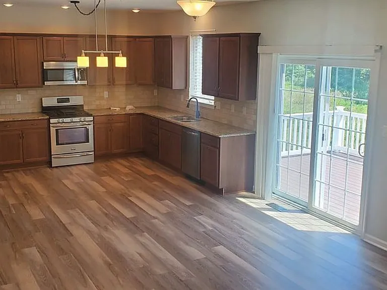 205 Carriage Walk Dr — Photo 3