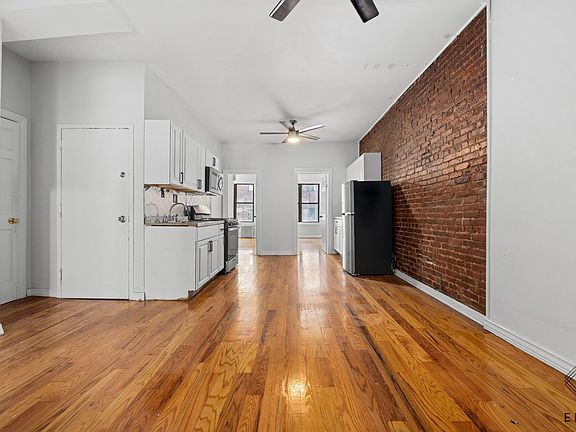 2nd image of 505 De Kalb Ave #2R
