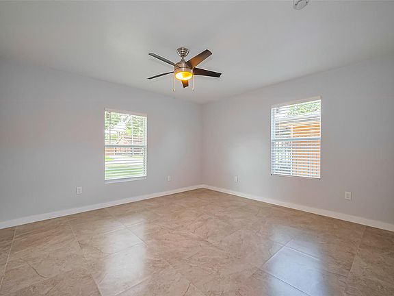 5th image of 52 Penway St
