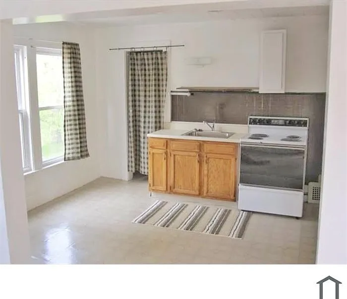 3 bed, 1800 sqft, $1,299 — Photo 2