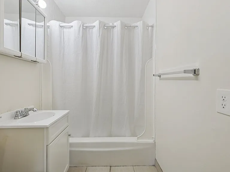 Gardner Street Apartments — Photo 53