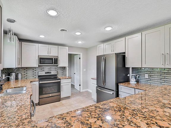 2nd image of 31 Bellewood Cir