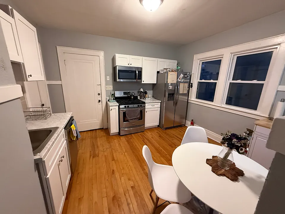 Eat-in kitchen