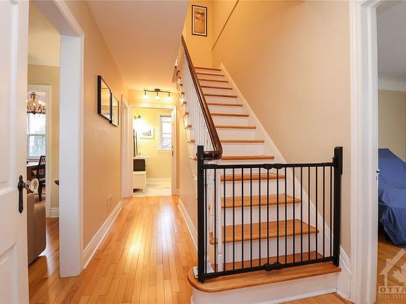 3rd image of 215 Island Park Dr