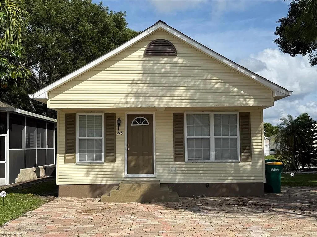 3 bed, 3.0 bath, 1118 sqft, $2,200 — Photo 1
