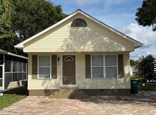 218 Leawood Cir, Naples, FL 34104