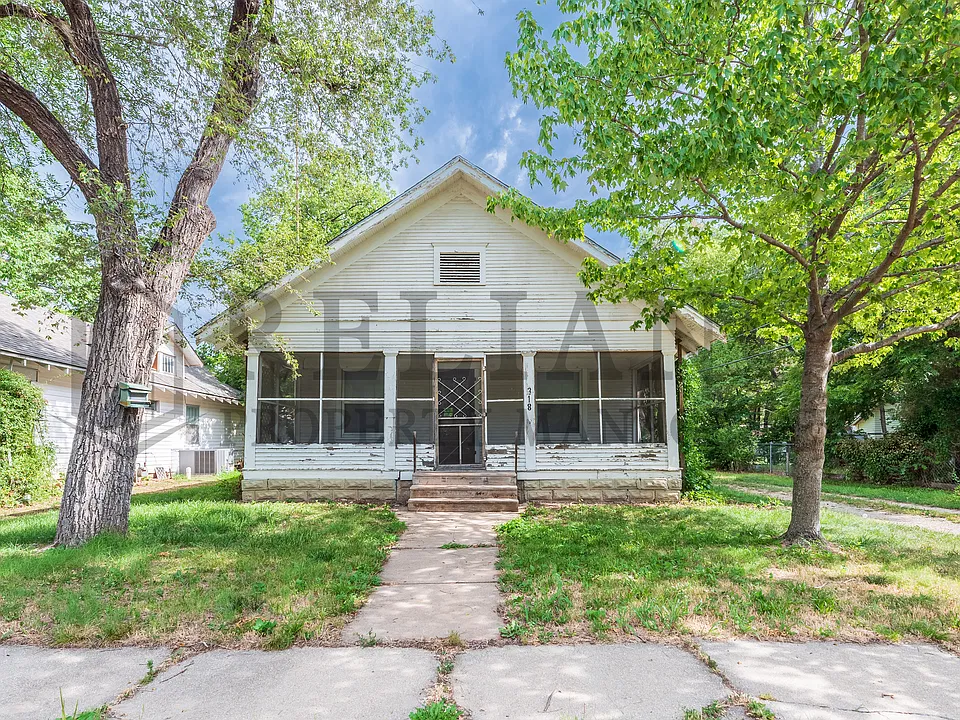 318 W Carr Ave