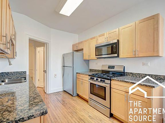 5th image of 3572 W Lyndale St #1A