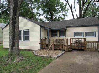 216 E Blair St, Lyons, KS 67554