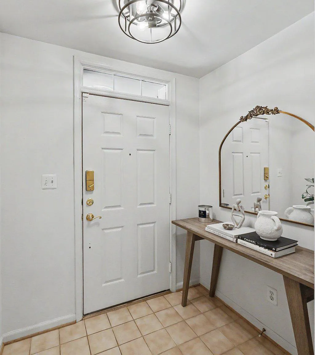 3 bed, 2.5 bath, 2296 sqft, $4,000 — Photo 4