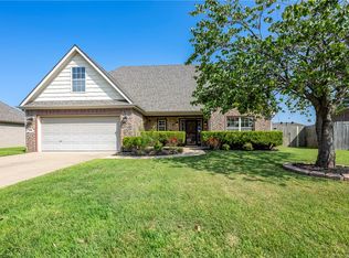 1281 Medway Ln, Centerton, AR 72719