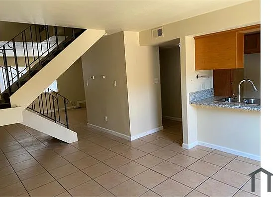 3 bed, 1313 sqft, $2,300 — Photo 4