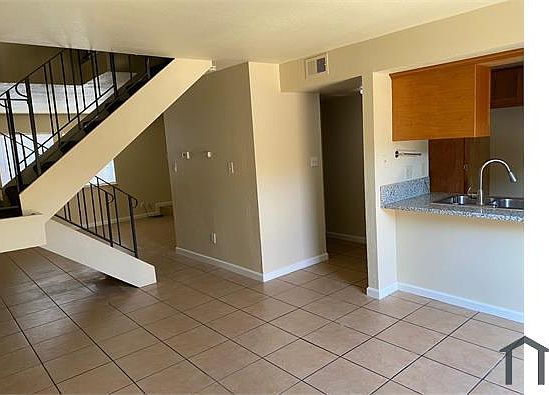 4th image of 4223 Weymouth Ln