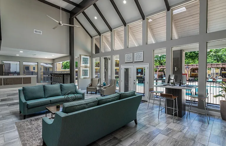 Flintridge Apartment Homes — Photo 19