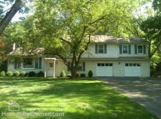 528 Spring Valley Dr, Bridgewater, NJ 08807