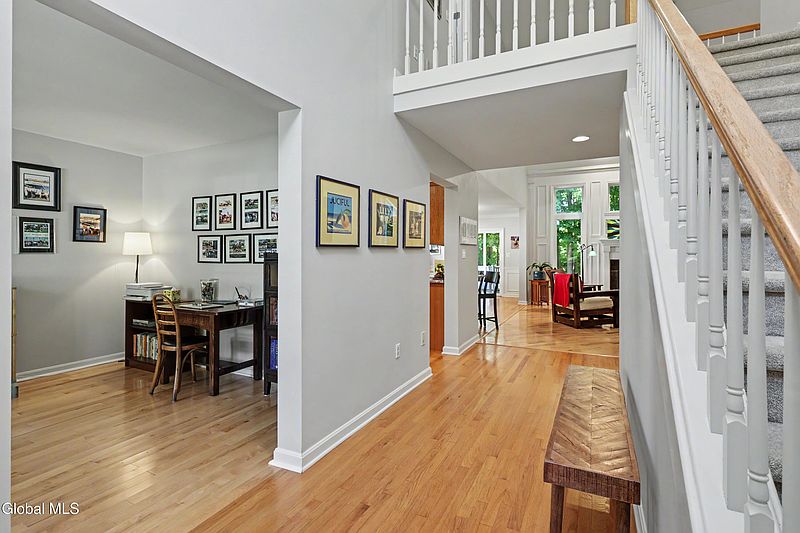 3rd image of 10 Rose Ridge Court