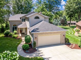 213 Appletree Ln, Wakarusa, IN 46573