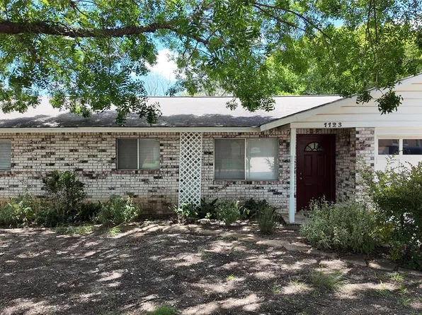 1123 Warbler Dr, Kerrville, TX 78028