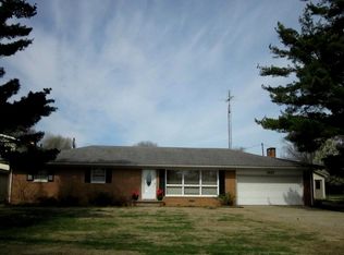 1627 Sunset Dr, Carmi, IL 62821