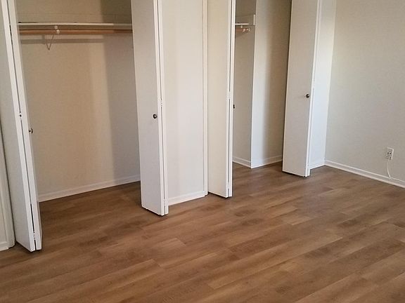 3rd image of 11918 York Ave APT A