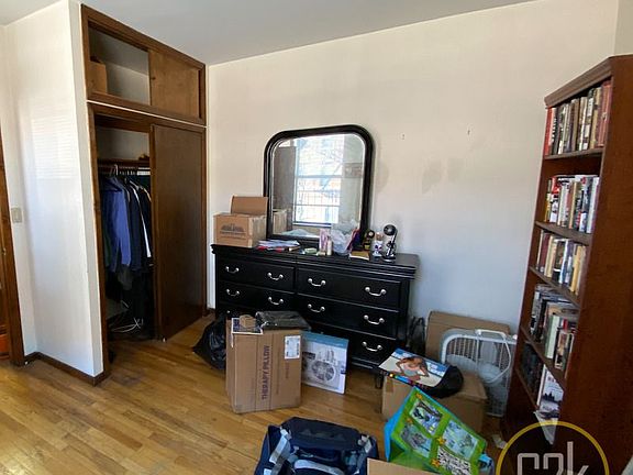 5th image of 3150 35th St APT 3R