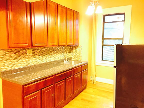 5th image of 869 Saint Johns Pl APT 4