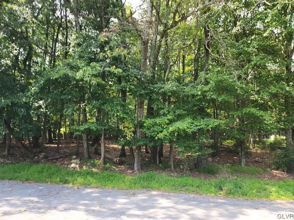 Verona Dr, Pen Argyl, PA 18072