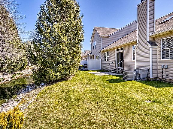 2nd image of 84 Meadow Pond Cir