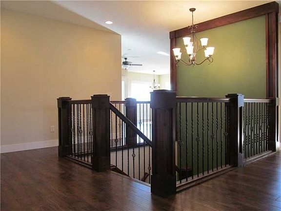 3rd image of 3021 Golden Acres Dr