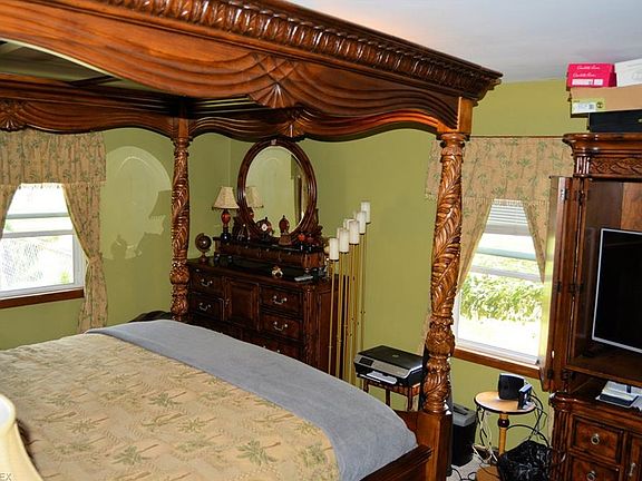 5th image of 472 Catherine St