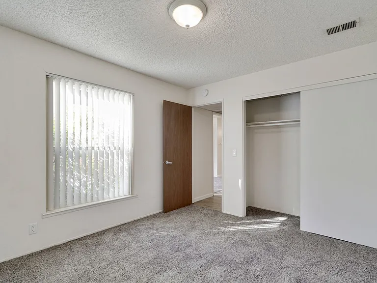 Clubside Apartments — Photo 14