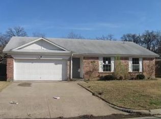 6417 Big Springs Dr, Arlington, TX 76001