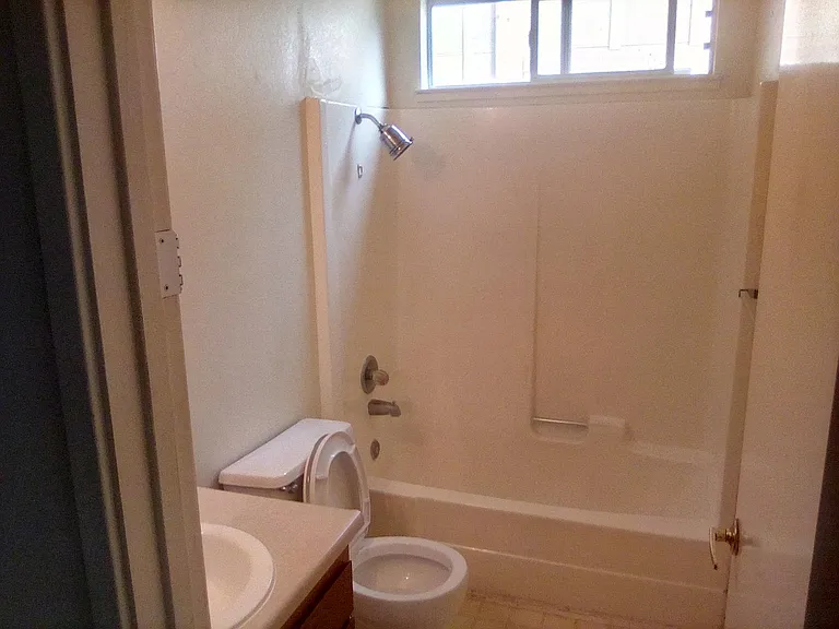105 Crolls Garden Ct #105 — Photo 5