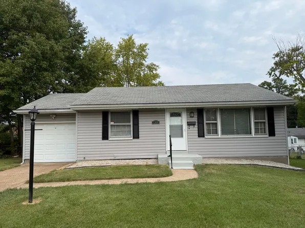 1509 Comet Dr, Saint Louis, MO 63137