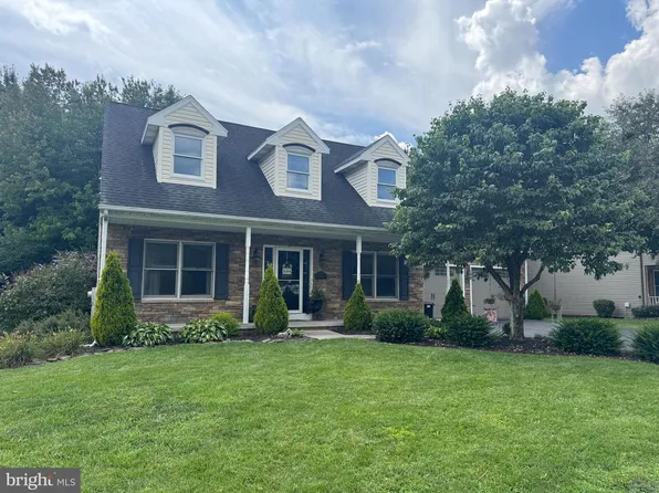 717 Ash Dr, Hanover, PA 17331