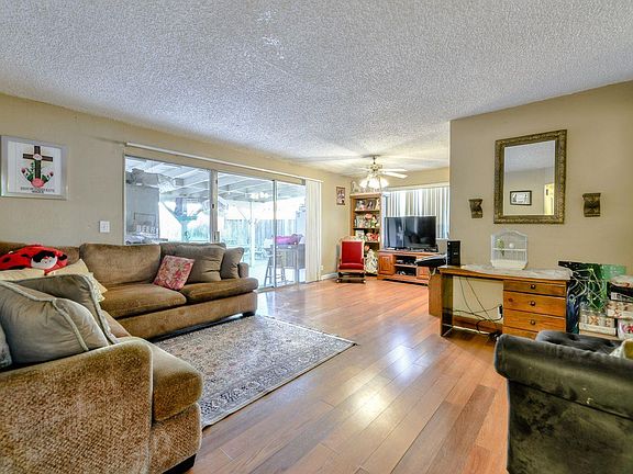 4th image of 2326 Bluebell Ave