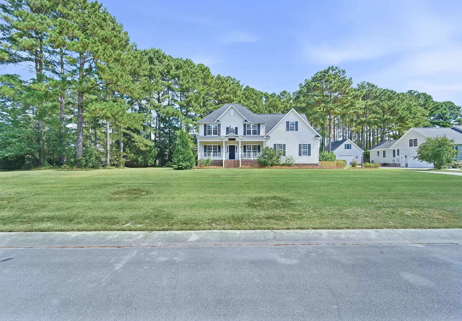4 bed, 3.5 bath, 2750 sqft, $2,900 — Photo 1