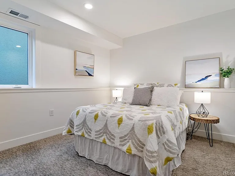 2740 N Clay St — Photo 18