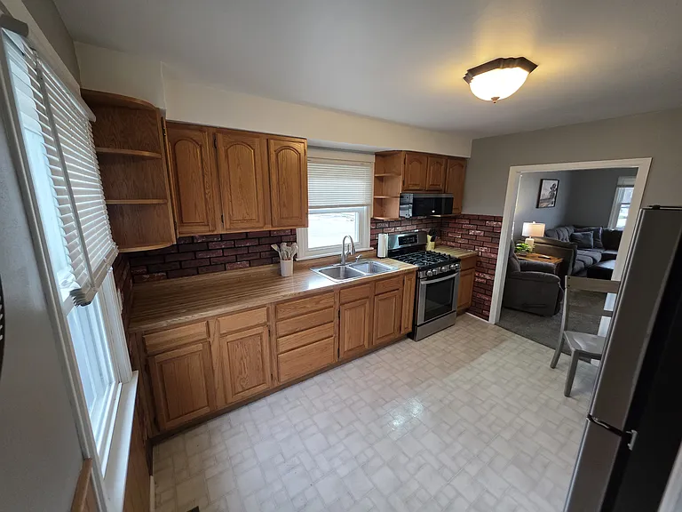 2709 Johnson Ave NW — Photo 4