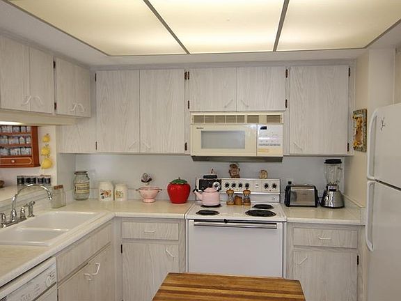 4th image of 1021 Beach Manor Ctr #34