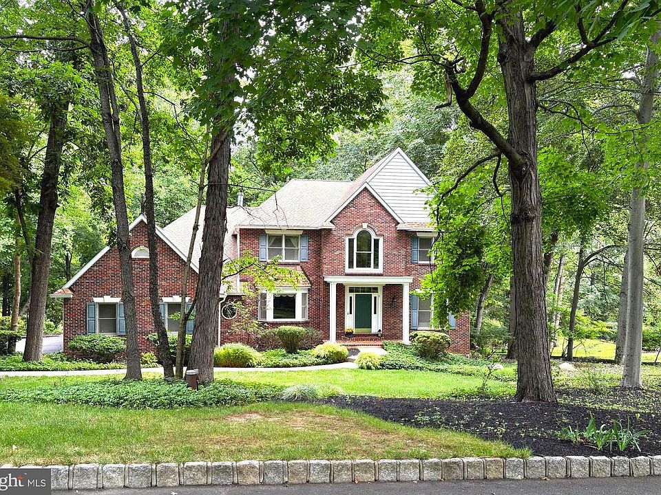 1st image of 14 Timber Knoll Dr