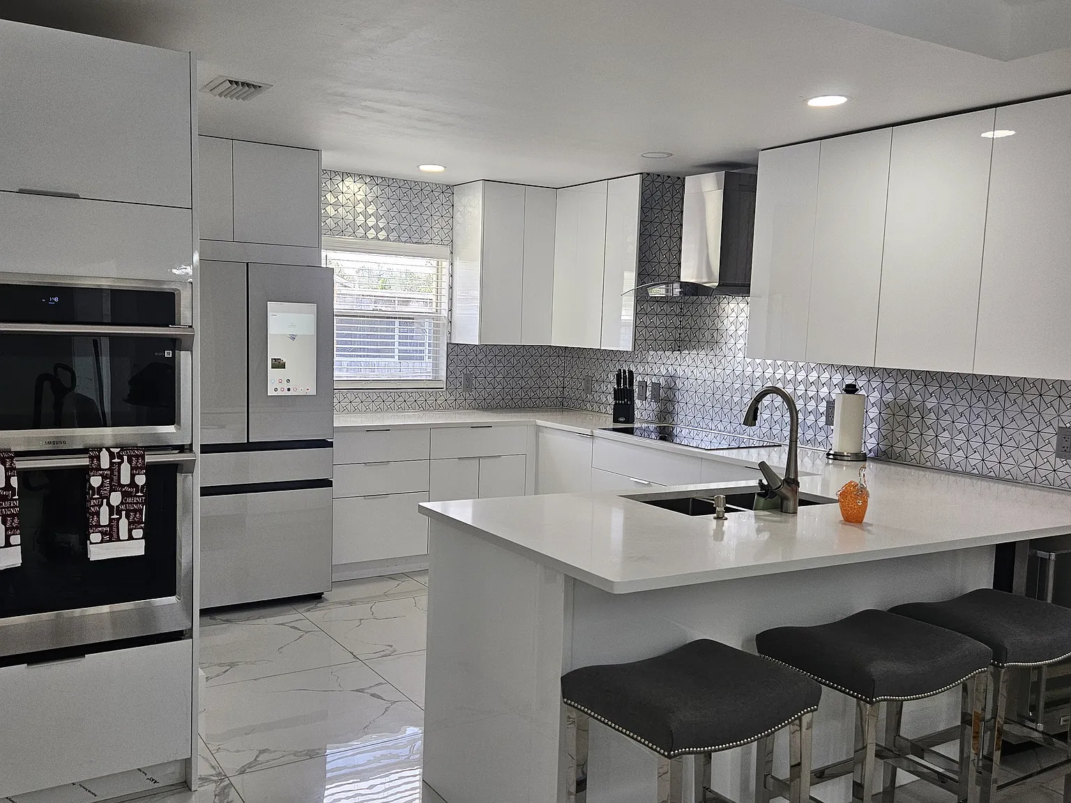 2 bed, 1350 sqft, $2,600 — Photo 3