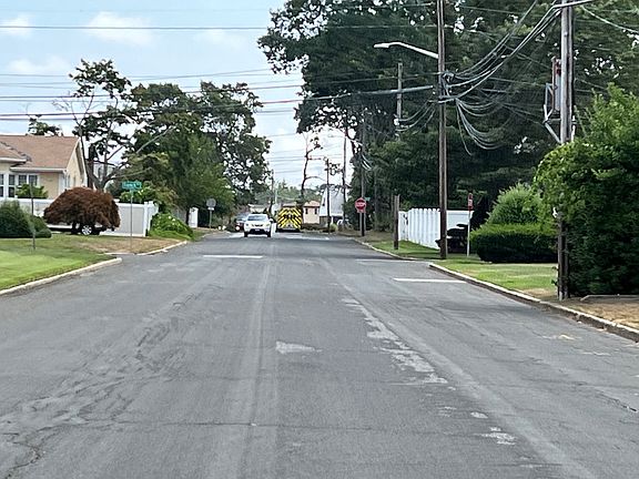 5th image of 671 Saint George Ave