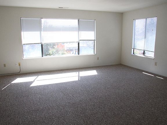 3rd image of 3413 Mission Dr