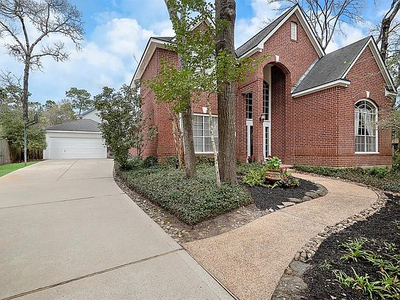 Long driveway for plenty of parking and walking distance to Powell Elementary and TWHS!