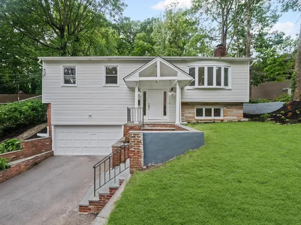 26 Ravine Road, Great Neck, NY 11023